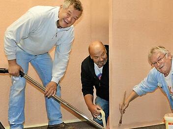 Robert Kirchner, Norbert Halbig und Peter Wehner (von links) werkeln auf der Bühne. Foto: Björn Hein