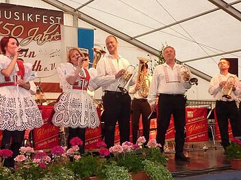 Die tschechische Spitzenkapelle "Gloria" begeisterte mit ihrem dreistündigen Konzert in Neukenroth jung und alt.  Foto: Gerd Fleischmann