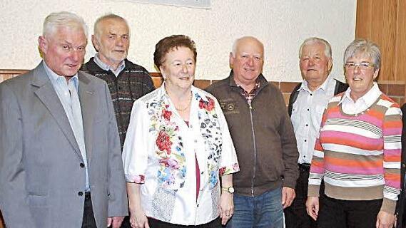 Ehrung für langjährige Tätigkeit im Verein (von links): Vorsitzender Manfred Robisch, Günther Rasch, Christa Robisch, Werner Schweigert, Günther Pfadenhauer und Helga Lips