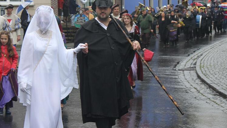 Sogar die weiße Frau aus Lauenstein kam.