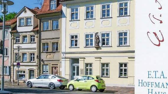 Das schmale E.T.A. Hoffmann-Haus am Schillerplatz. Fotos: Marion Krüger-Hundrup