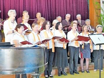 In Christiana Schelte (r.) hat der Gemischte Chor Egloffstein eine neue Chorleiterin gefunden.  Foto: privat