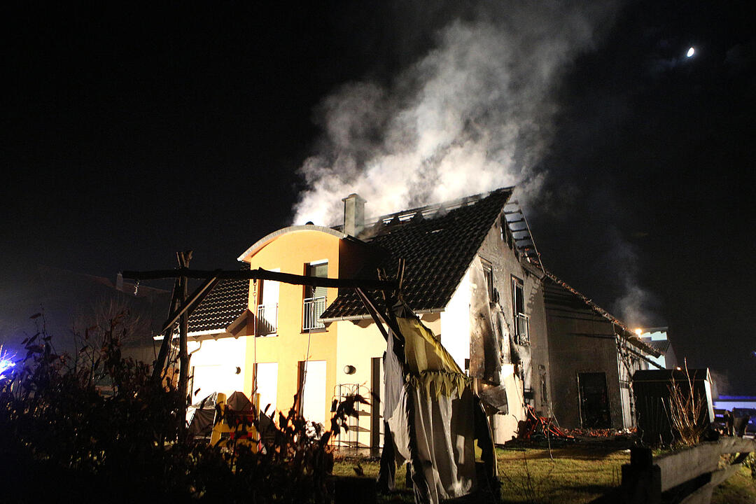 Pommersfelden (Landkreis Bamberg): Feuer zerstört Einfamilienhaus