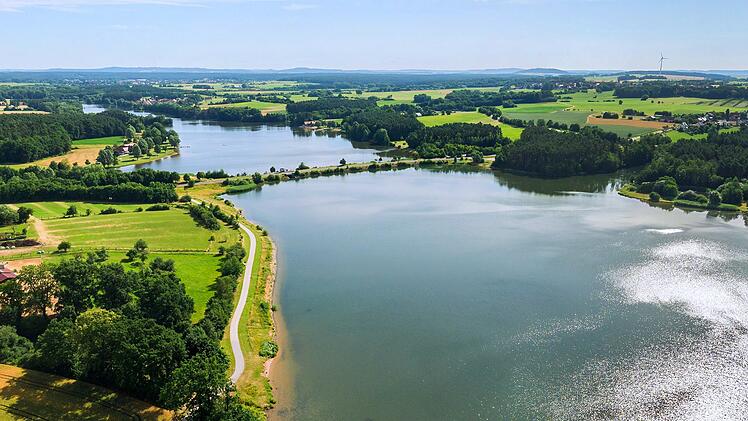 Das Fränkische Seenland beeindruckt auch mit seinem gepflegten und weitläufigen Radwegenetz. Eine senioren- und familienfreundliche Rundtour um den Rothsee begeistert sowohl Touristen als auch Einheimische.