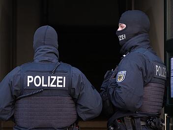 Razzien und Festnahmen in Franken wegen Umsturz-Plänen - auch Waffen gefunden