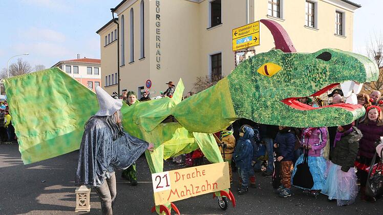 Die Familie Dittrich war gleich mit mehreren Motiven vertreten: mit den Drachen "Mahlzahn" und Lukas, dem Lokomotivführer.