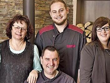 Die Gastwirtsfamilie Hergenröder: (von links) Mutter Arnita (55), Vater Thomas (51), Sohn Michael (22) und Tochter Verena (25).