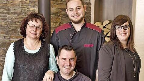 Die Gastwirtsfamilie Hergenröder: (von links) Mutter Arnita (55), Vater Thomas (51), Sohn Michael (22) und Tochter Verena (25).