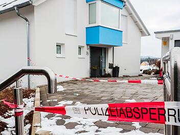 In diesem Haus in Mistelbach (Landkreis Bayreuth) kam das Ehepaar ums Leben.
