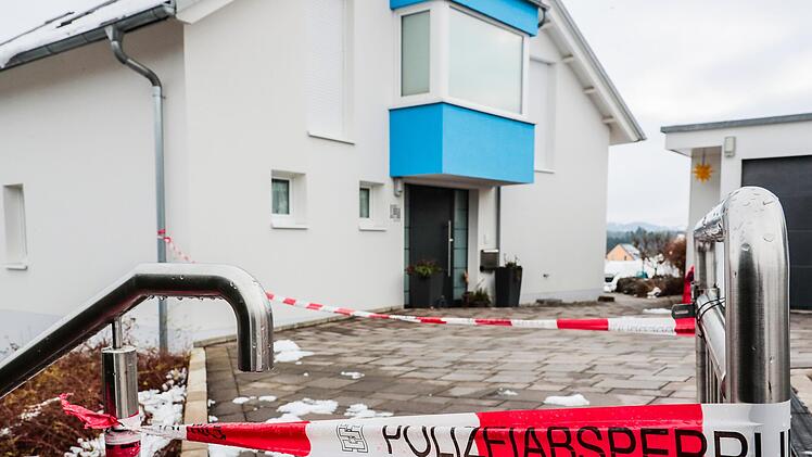 In diesem Haus in Mistelbach (Landkreis Bayreuth) kam das Ehepaar ums Leben.