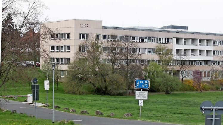 Die Pläne des Bezirks, Teilbereiche des Bezirksklinikums Kutzenberg zu schließen, beschäftigen den Petitionsausschuss des bayerischen Landtags. Von der Schließung - der Bezirk spricht von einer Verlagerung - betroffen ist unter anderem die Orthopädie (unser Bild). Foto: Matthias Einwag