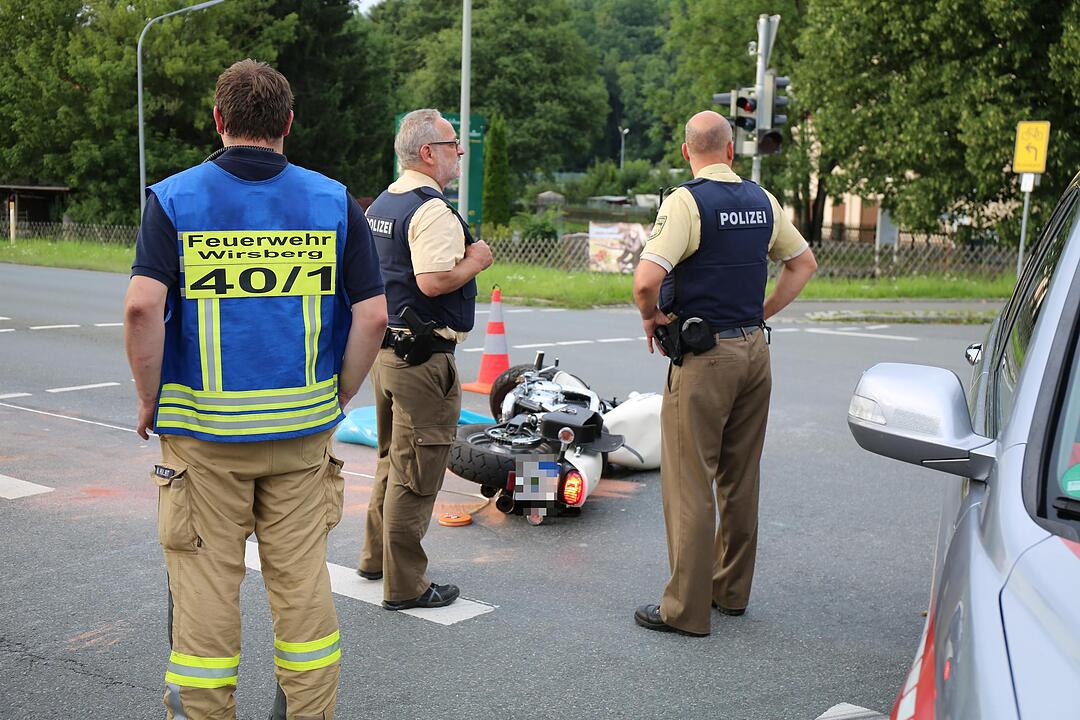 Kreis Kulmbach: Lkw-Fahrer übersieht Motorradfahrerin bei Wirsberg
