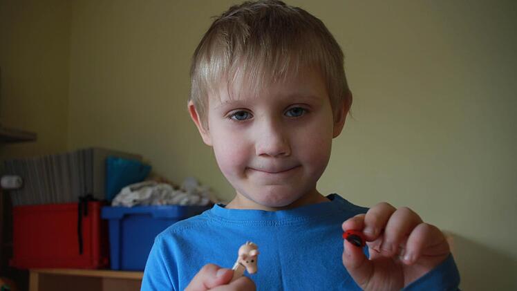 Dimitri: Ich bin glücklich, dass mein Papa mich vom Kindergarten abholt.  Foto: Anja Greiner