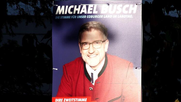 Unübersehbar: Wahlplakate grüßen in Coburg seit dem Wochenende von vielen Laternenmasten oder als großformatige Aufsteller an Verkehrskreiseln. Sechs Wochen vor dem Wahltag ist das Aufhängen von Plakaten gestatten.Foto: Jochen Berger
