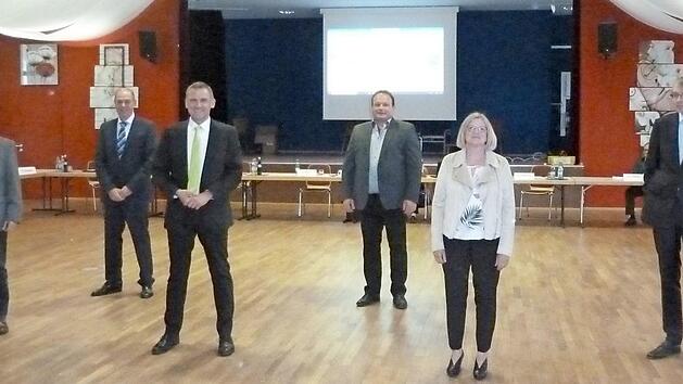 Die Bürgermeister und die Neuen im Gemeinderat (von links): Dritter Bürgermeister Johann Götz (FW), Zweiter Bürgermeister Harald Rotschka (CSU), Erster Bürgermeister Ludwig Wahl (FW) sowie Stefan Maar (CSU), Diane Ludwig (Grüne) und Andreas Schaefer-Enkeler (Grüne) Foto: Thomas Schöbel