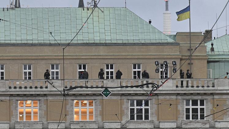 Schüsse an Prager Universität