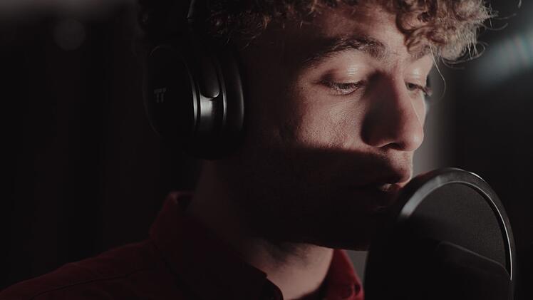 Majid ist Mediengestalter und rappt, will aber auch seine Familie versorgen.