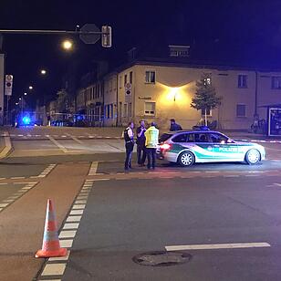 Polizeieinsatz mitten in der Nacht: Verdächtiger Gegenstand in Erlangen gefunden