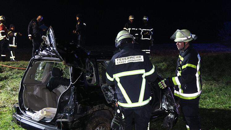 Mit seinem Auto hat sich ein 56-J&auml;hriger im Landkreis F&uuml;rth mehrfach &uuml;berschlagen. Foto: News5/Klein