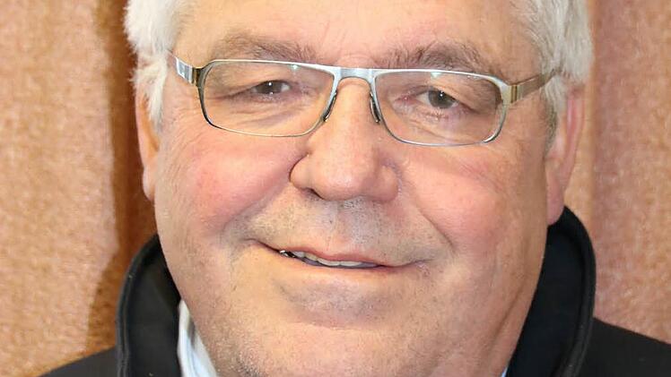 Auch Heinz Geißler, Vorsitzender des Bezirksfeuerwehrverbandes, kam nach Oberthulba. Foto: Ralf Ruppert