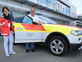 Verletzten zu helfen ist für Elisabeth Dewald und Klaus Knauer vom Rettungsdienst Forchheim eine Herzensangelegenheit.  Foto: Jutta Rudel