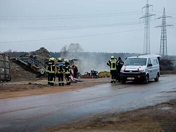 Erlangen: Brand bei A3 - Baumaschine beschädigt Weltkriegsbombe
