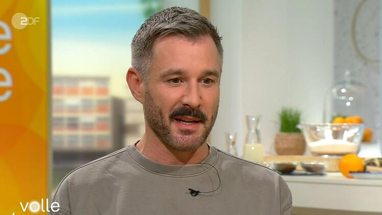 Jochen Schropp hat im ZDF-Magazin "Volle Kanne" &uuml;ber die Dreharbeiten zum Film "Baumgefl&uuml;ster" gesprochen.