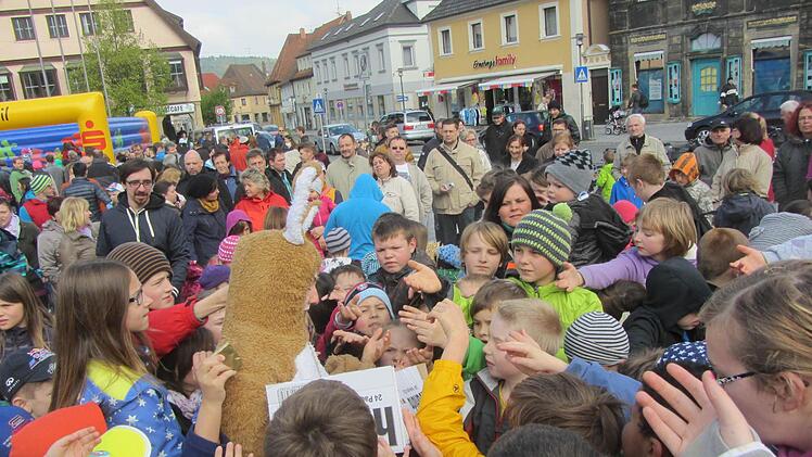 Alle Pfoten voll zu tun hatte ...