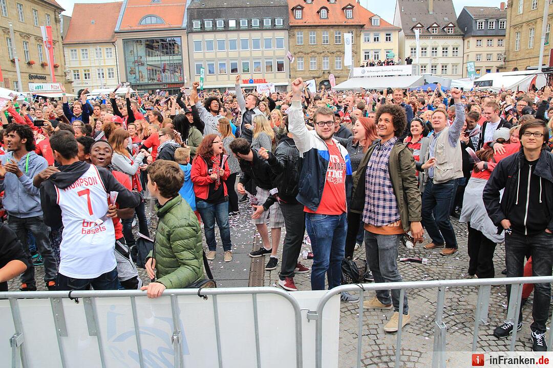 Bilder vom Public Viewing am Bamberger Maxplatz Teil 2