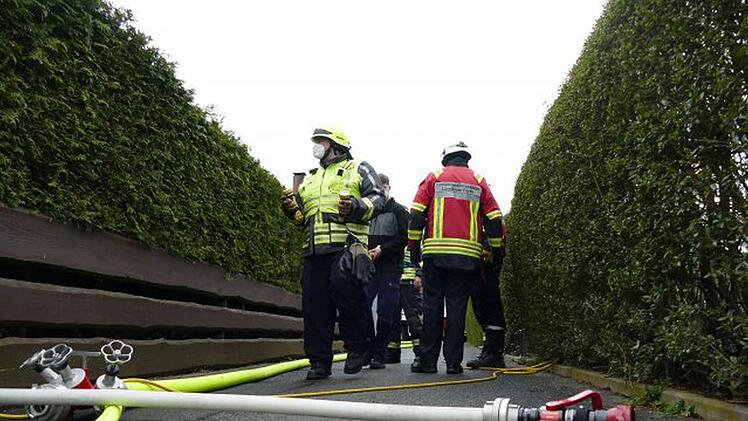 Explosion im Hobbykeller - Anwohner erleidet Rauchvergiftung