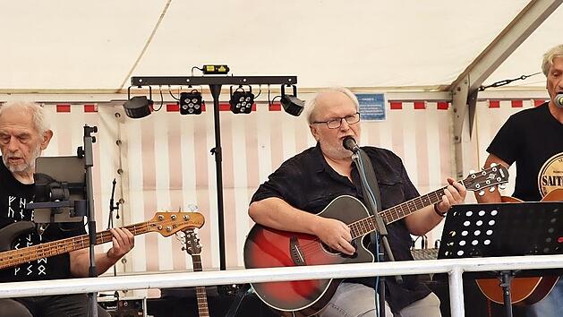 &bdquo;Saitenwynd&ldquo; hatten Instrumente und Publikum bestens im Griff.