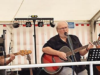 &bdquo;Saitenwynd&ldquo; hatten Instrumente und Publikum bestens im Griff.