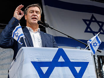 N&uuml;rnberg: S&ouml;der spricht auf gro&szlig;er Kundgebung mit &uuml;ber 2000 Menschen vor Ort - "Bayern steht fest an der Seite Israels"