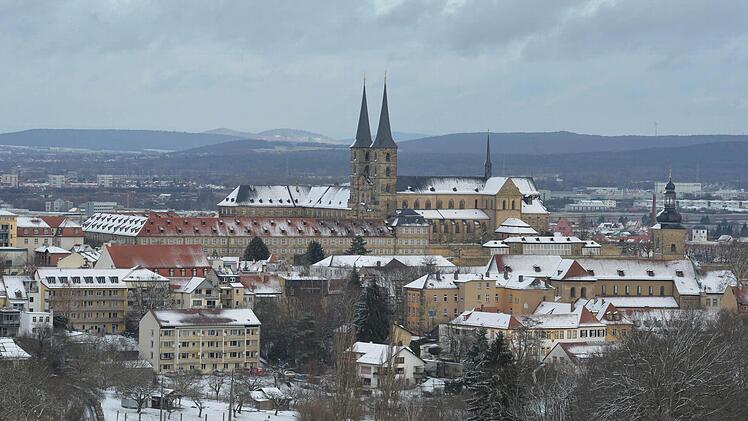 Aus jeder Blickrichtung prägend für das Stadtbild: die Michelskirche. Foto: Ronald Rinklef