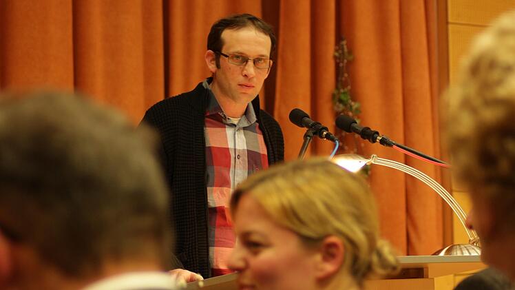 Im Dialog: Landwirt Thomas Pfeiffer und Katharina Schulze (Vordergrund).