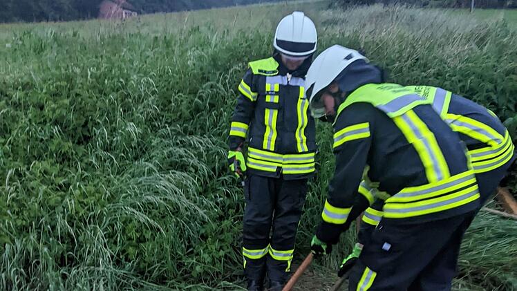 Starkregen in Hersbrucker Schweiz hält Feuerwehren auf Trab - Straßen überflutet