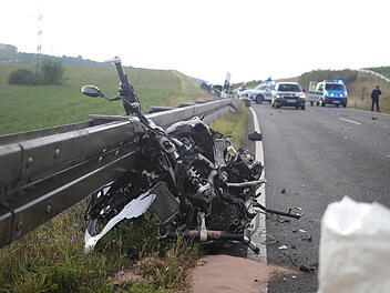 Unfall im Gegenverkehr auf B13 im Kreis Ansbach