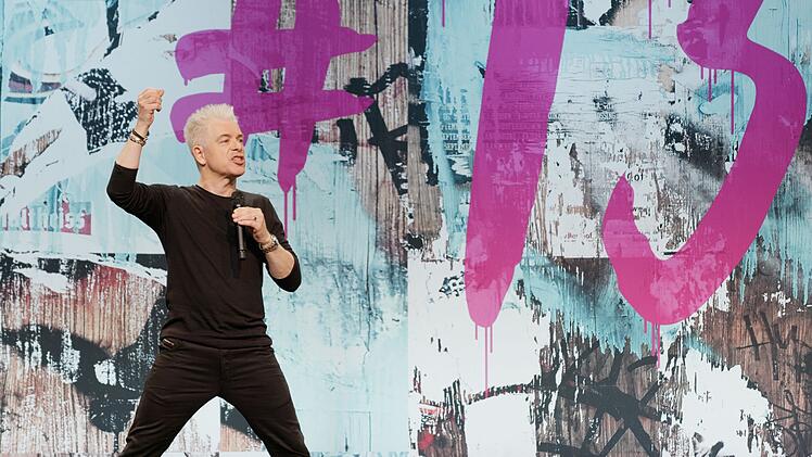 Verfluchter Aberglaube: Sein 13. B&uuml;hnenprogramm konnte wegen der Corona-Beschr&auml;nkungen lange nicht anlaufen.