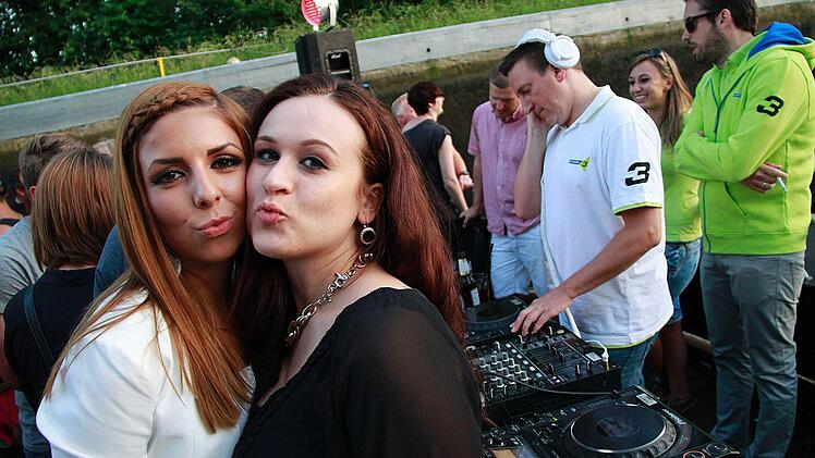 Oberdeck-Interview: Nadine deVasconcelos und MartinaScheck-, rechts DJTonic - RichieLauterbach  Foto: René Ruprecht