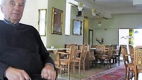 Helmut Eß betreibt das Lokal seit 25 Jahren.  Fotos: Benedikt Borst
