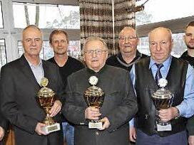 Die Sieger der Vereinsmeisterschaft des Brieftaubenvereins Hausen, (von links) Vorsitzender Walter Ludwig, Günter Winkler, Ralf Neubauer, Pfarrer i.R. Michael Kramer, Raimund Pfister, Alexander Klettke, Michael Neubauer und Erwin Ismaier Foto: Mathias Erlwein