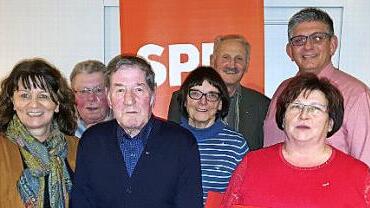 Martina Stamm-Fibich (l.) und Norbert Lamm (hinten r.) nahmen die Ehrungen vor. Foto: privat