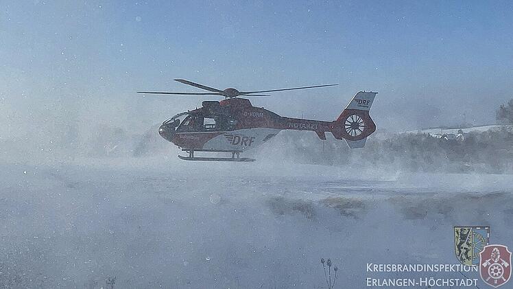 B2 bei Heroldsberg: Zwei schwere Verkehrsunfälle führen zu Sperrungen - Rettungshubschrauber im Einsatz