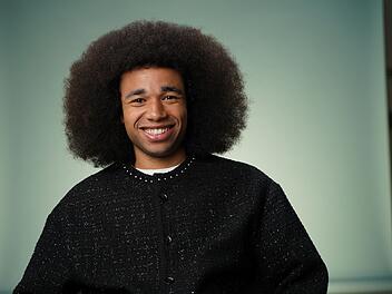 Noel, der fast immer nur l&auml;chelnd anzutreffen ist, gilt als ein weltweiter Social-Media-Star aus Deutschland.
