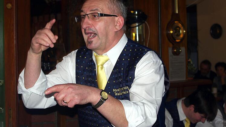 Der neue Dirigent Erich Hager gab sein Debüt bei der Jahresversammlung im Gasthaus "Homerudl".  Fotos: Musikverein Wallenfels