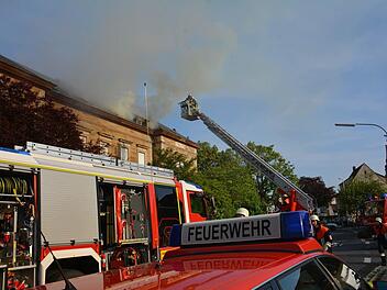Schaden in Höhe von mehreren 10.000 Euro entstand beim Dachstuhlbrand im ehemaligen Kreiskrankenhaus Bad Königshofen. Foto: Hanns Friedrich