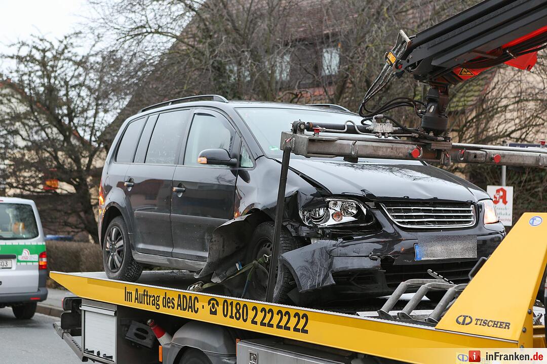 Ampel an Kreuzung ausgefallen - Zwei Pkw kollidieren in Obermichelbach