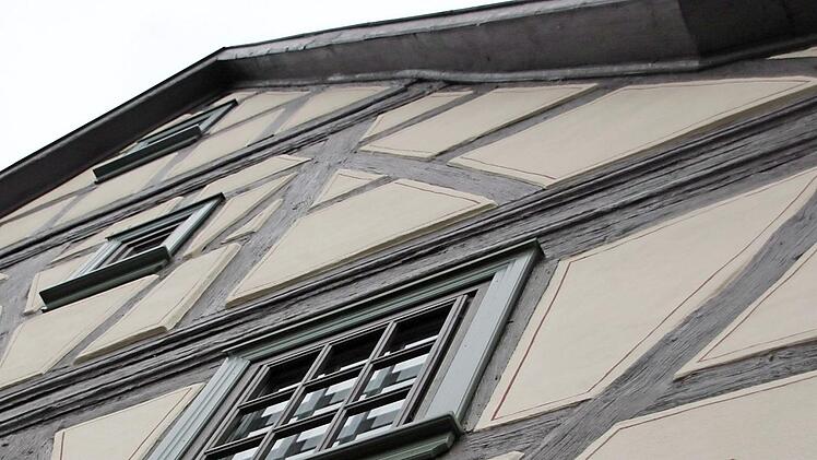 Ein Fachwerkhaus in Rügheim: Das Dorf hat zahlreiche Leerstände im Ortskern bereinigt.