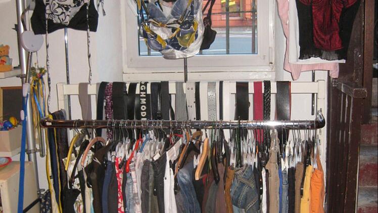 Im Umsonstladen Nürnberg gibt es Kleidung und Accessoires kostenlos. Foto: Umsonstladen Nürnberg