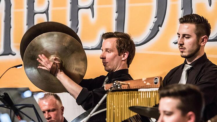 Im zweiten Teil musizierte die Blaskapelle Meeder.Foto: Jochen Berger